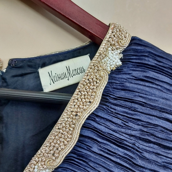 Mary McFadden Navy Gown with short sleeves and beaded trim - Picture 4 of 9